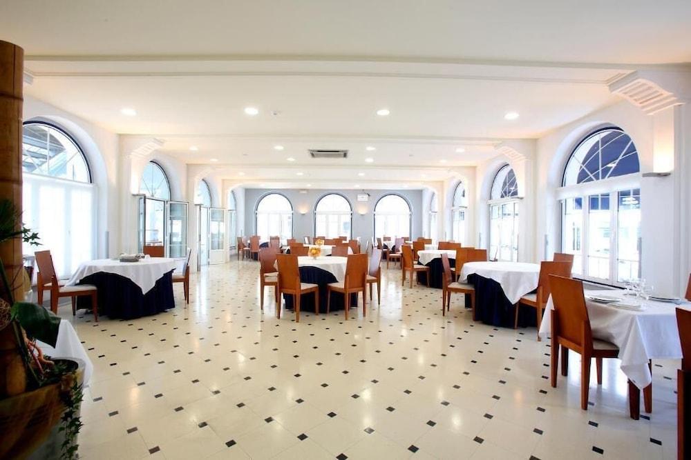 restaurant-cafeteria