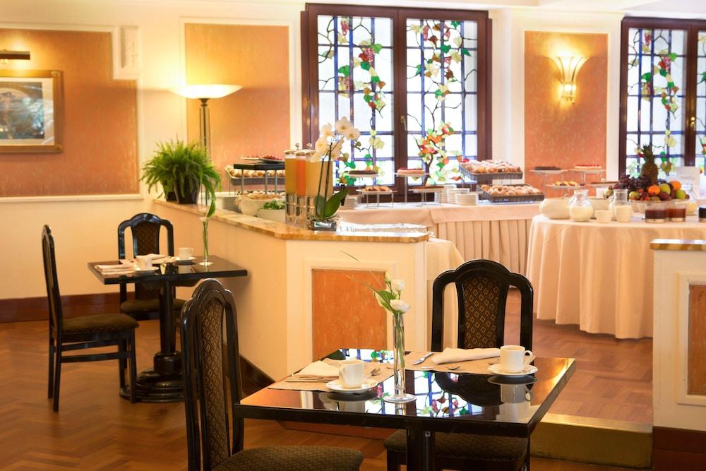restaurant cafeteria
