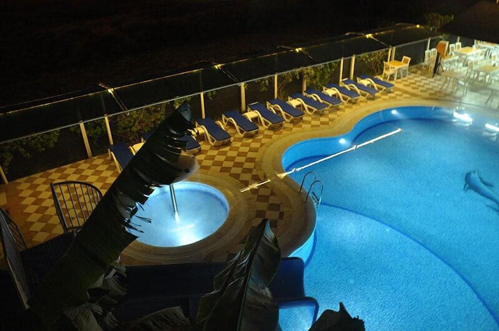swimming pool spa