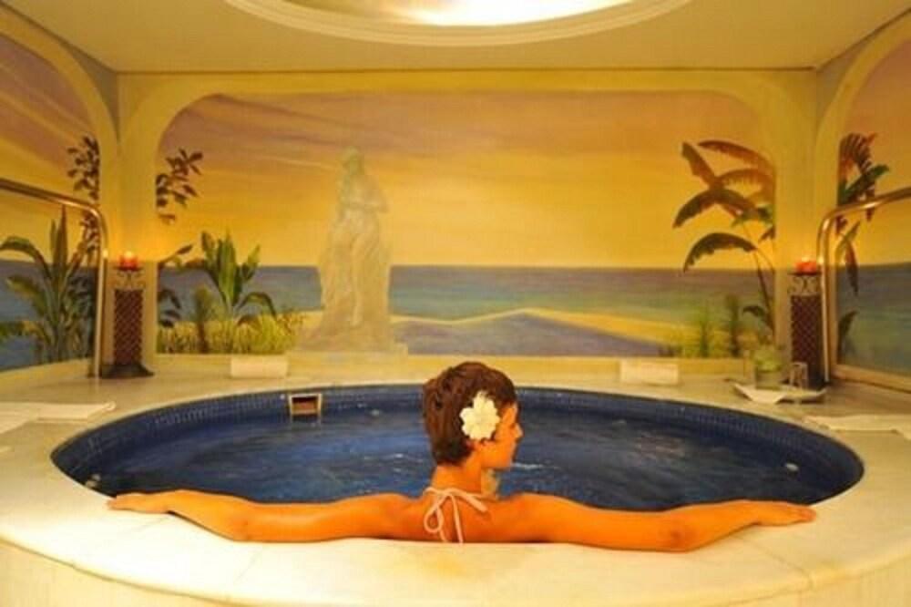 swimming pool spa