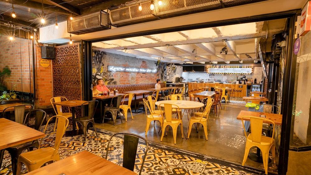 restaurant cafeteria