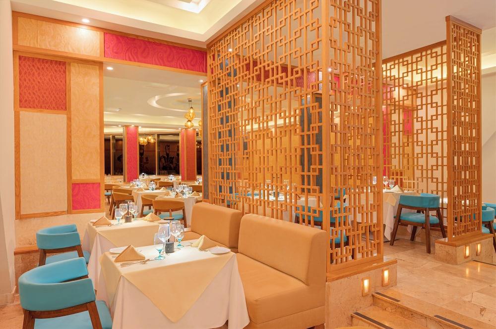restaurant cafeteria