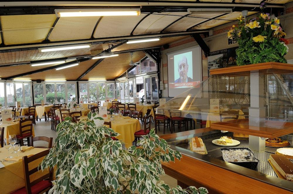 restaurant-cafeteria