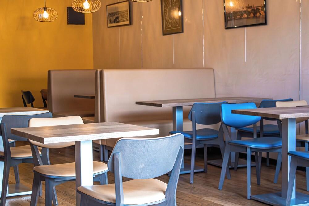 restaurant cafeteria