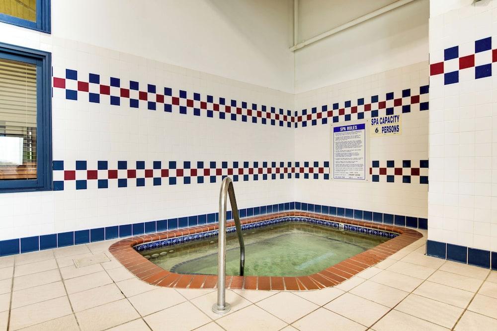 swimming pool spa