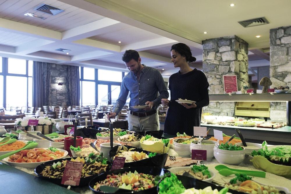 restaurant cafeteria