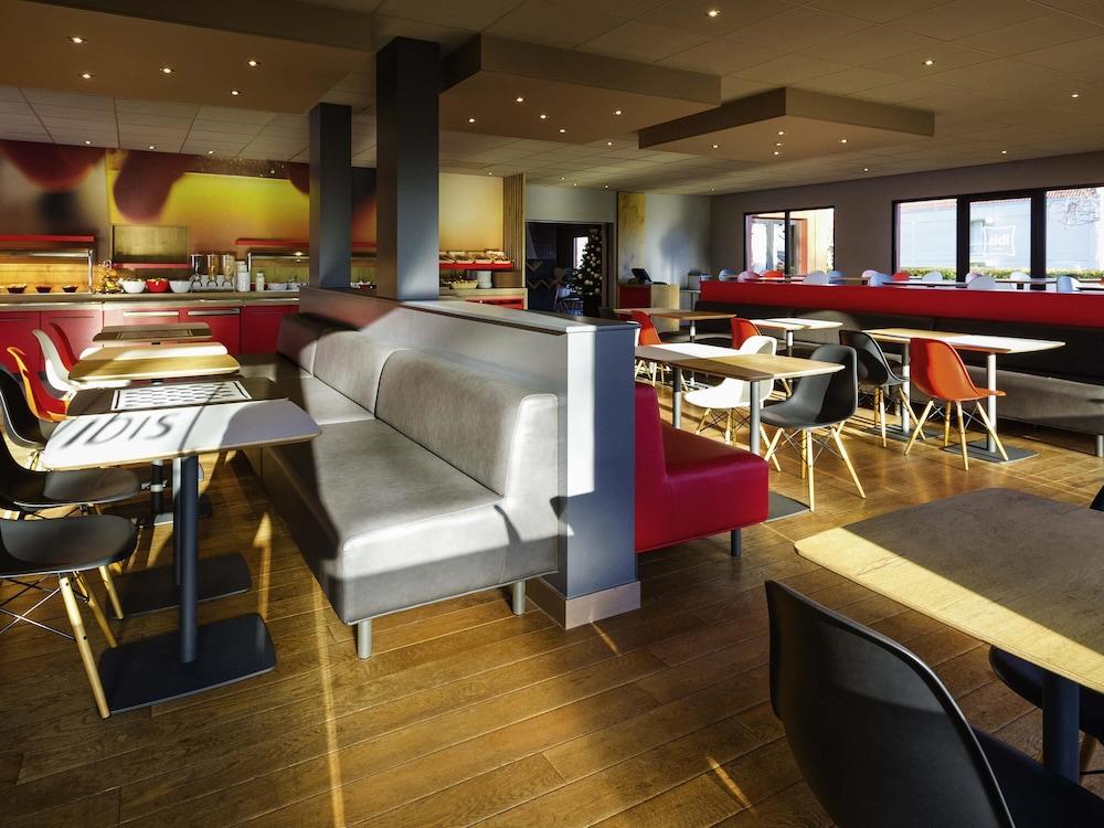 restaurant cafeteria