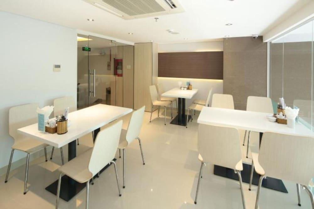 restaurant-cafeteria