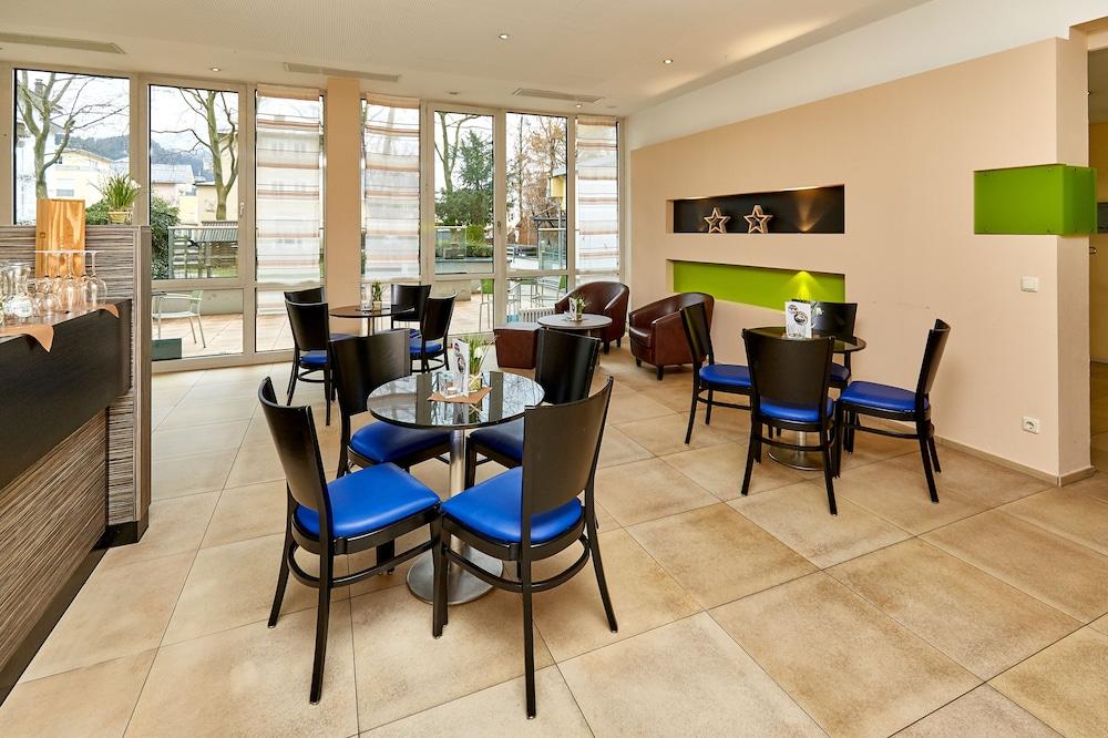 restaurant-cafeteria