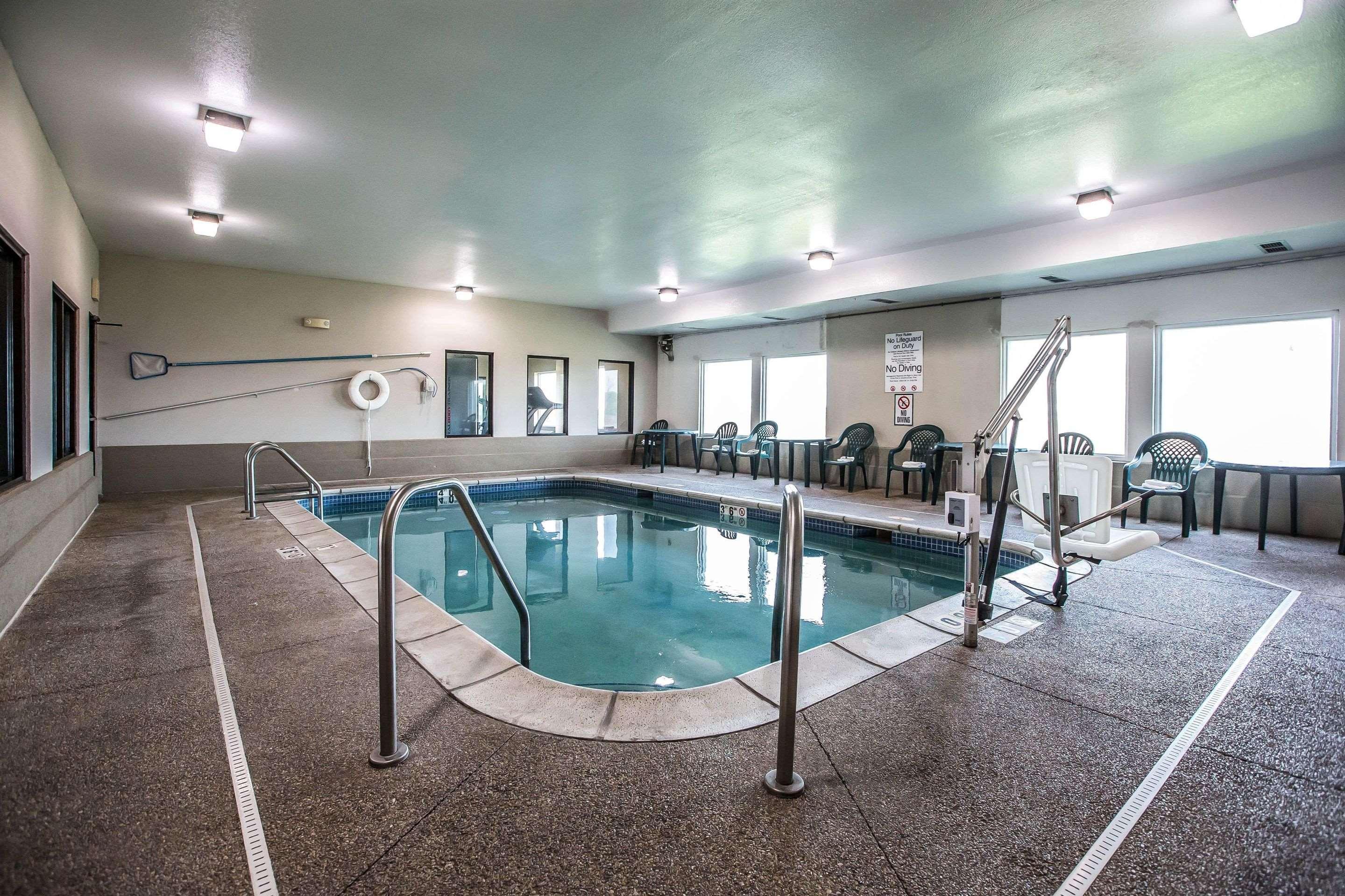 swimming pool spa
