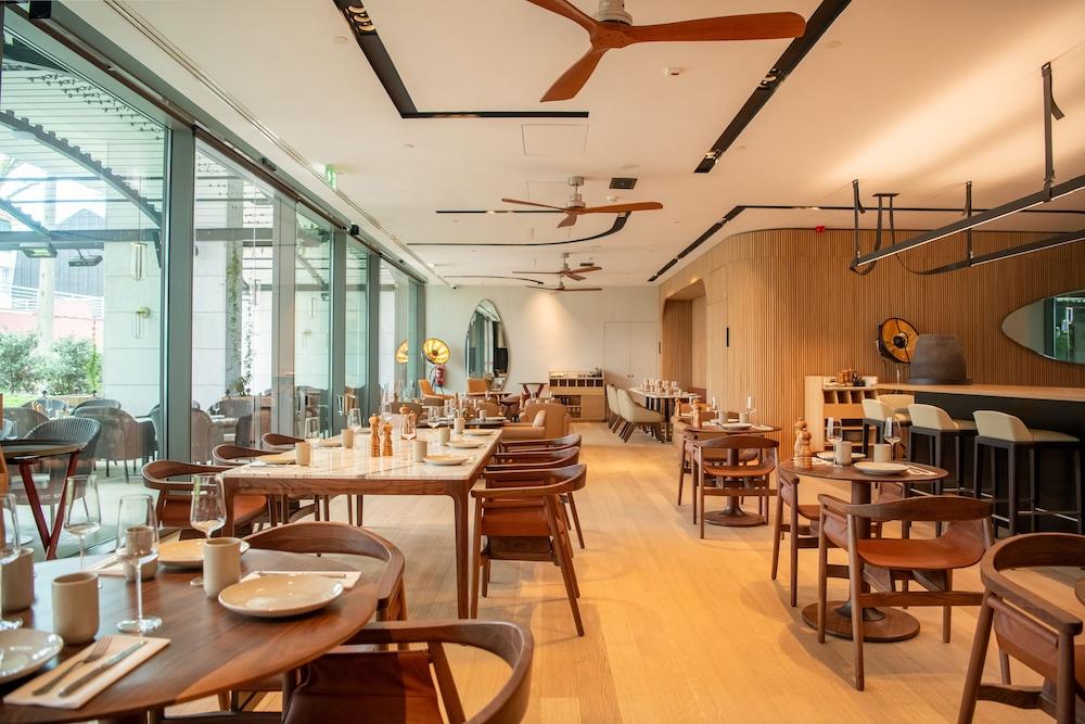 restaurant cafeteria