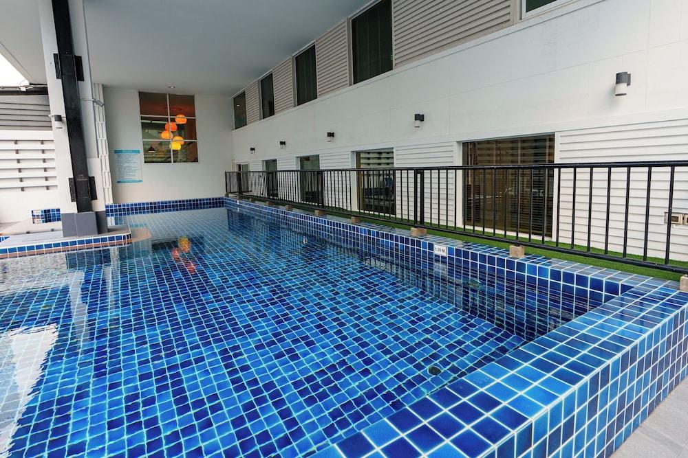 swimming pool spa