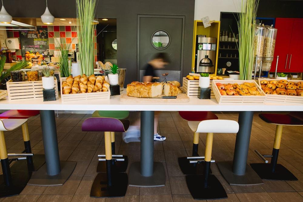 restaurant cafeteria