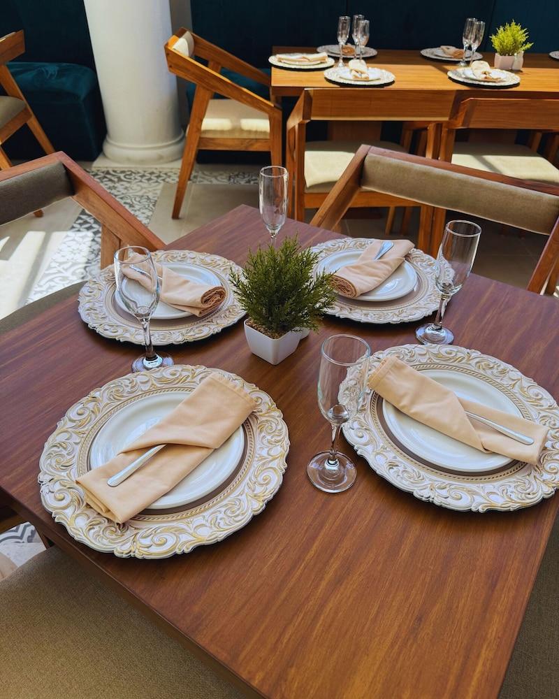 restaurant cafeteria
