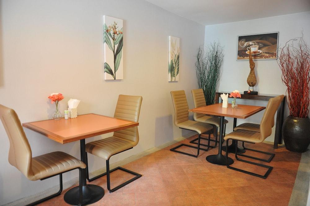 restaurant-cafeteria