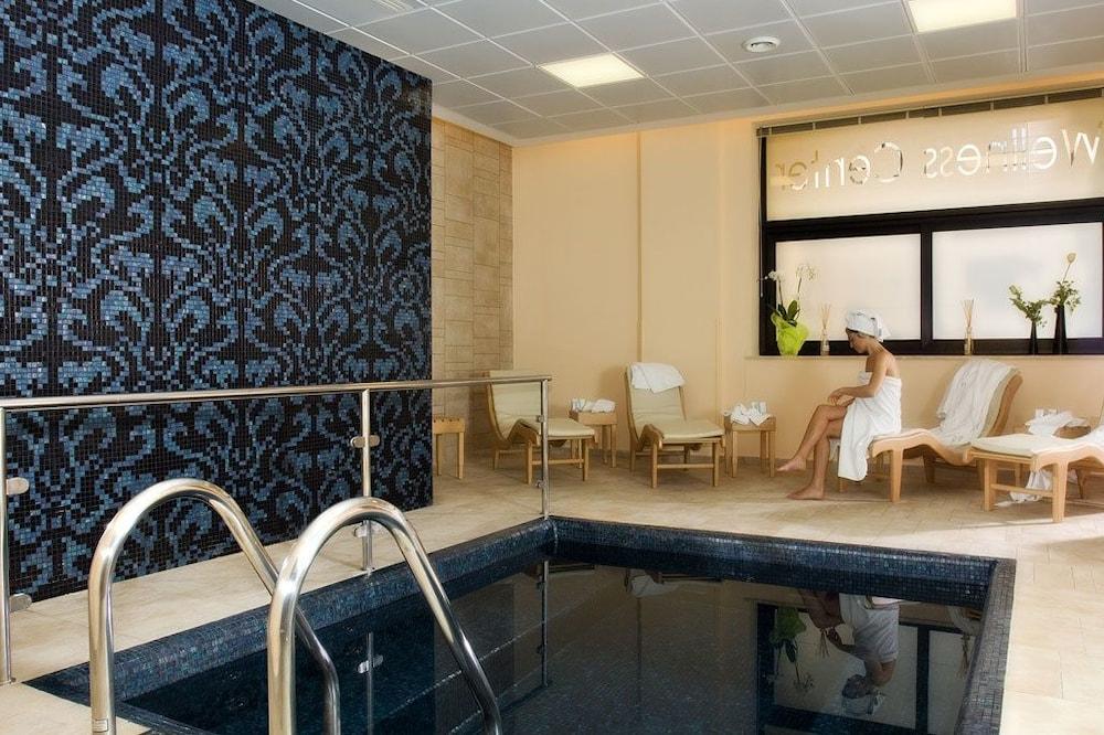 swimming pool spa