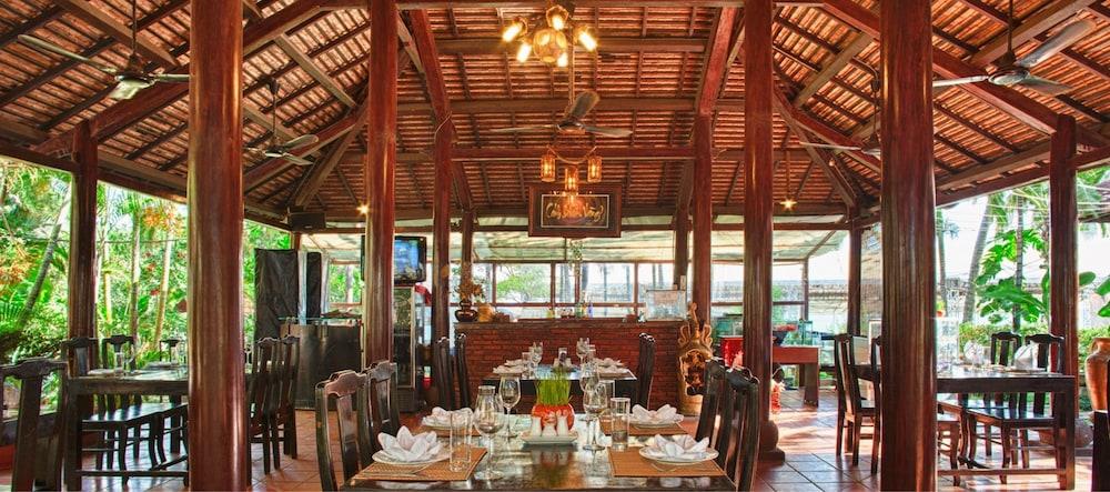restaurant cafeteria