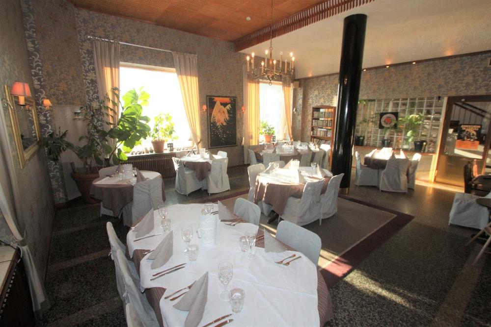 restaurant cafeteria