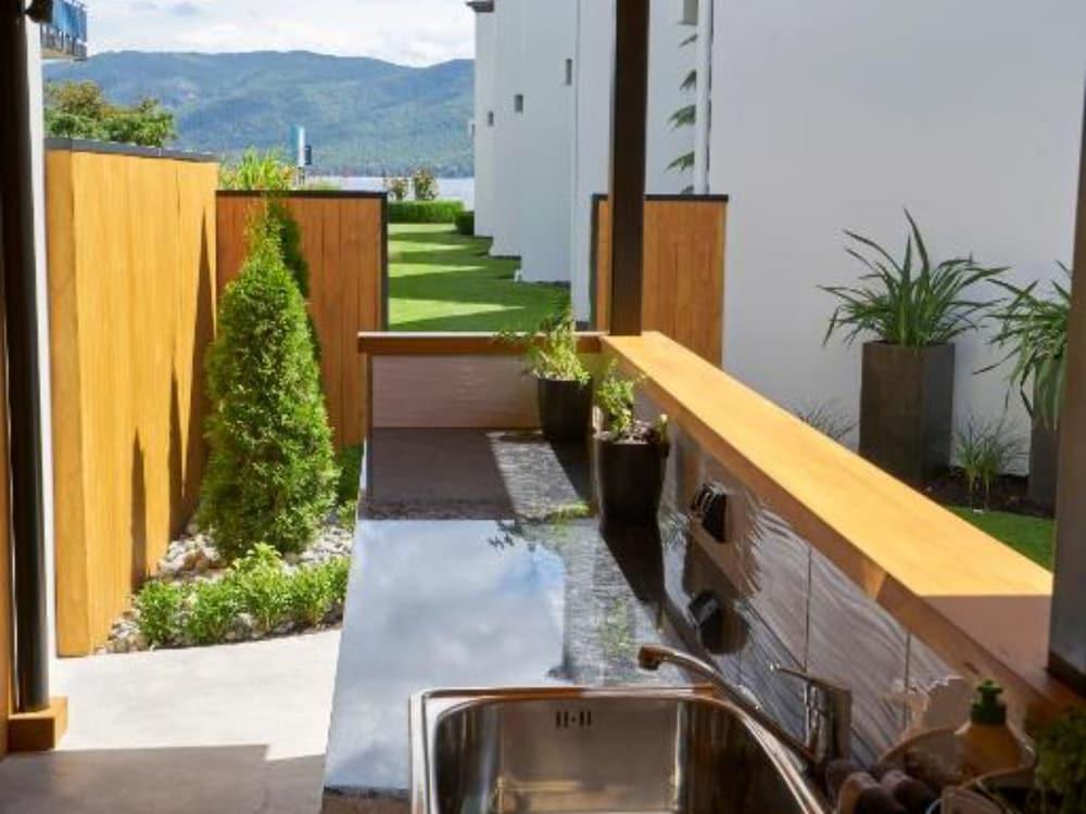 swimming pool spa