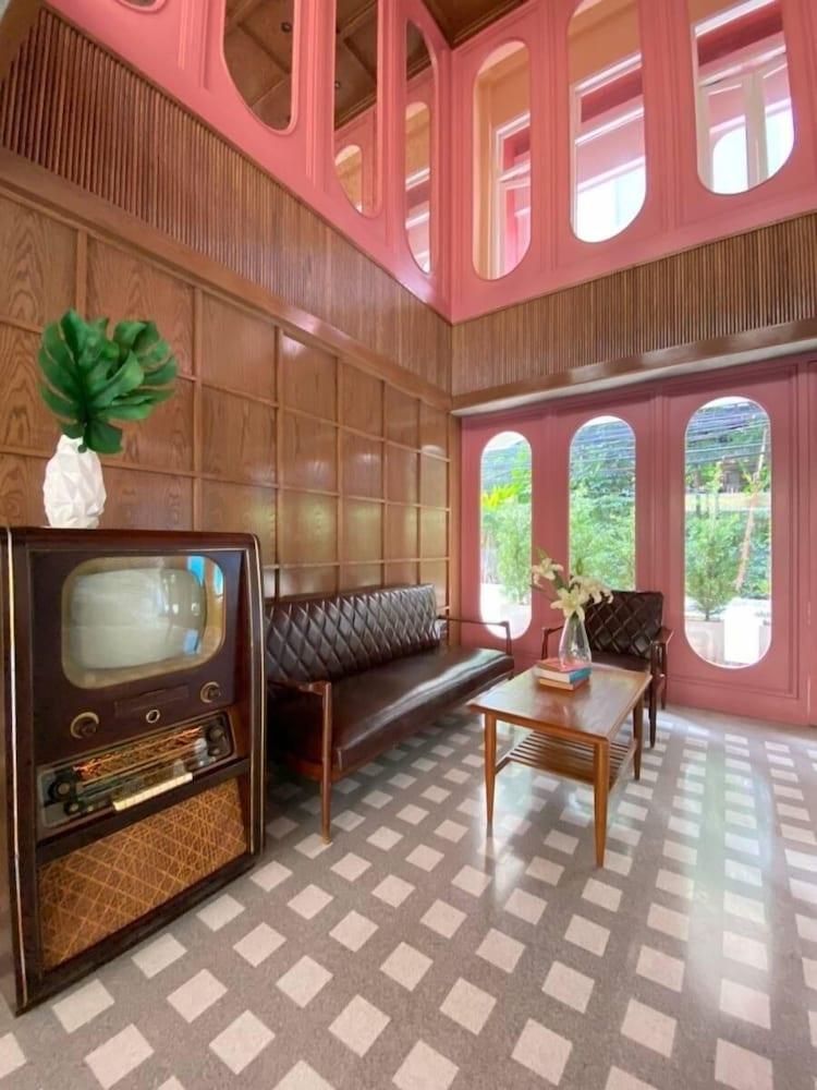 lounge