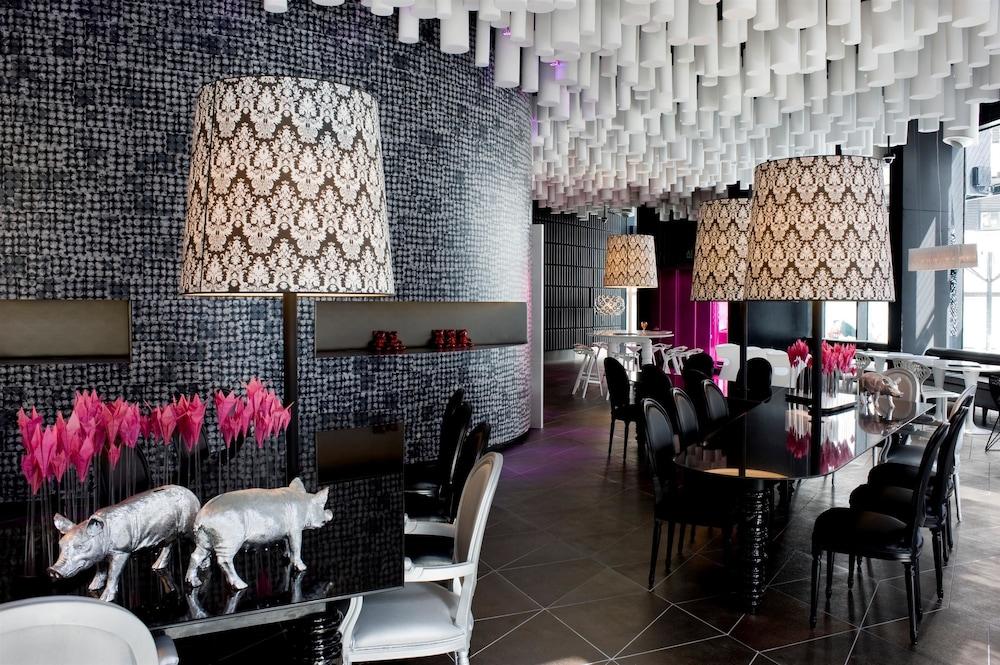 restaurant cafeteria