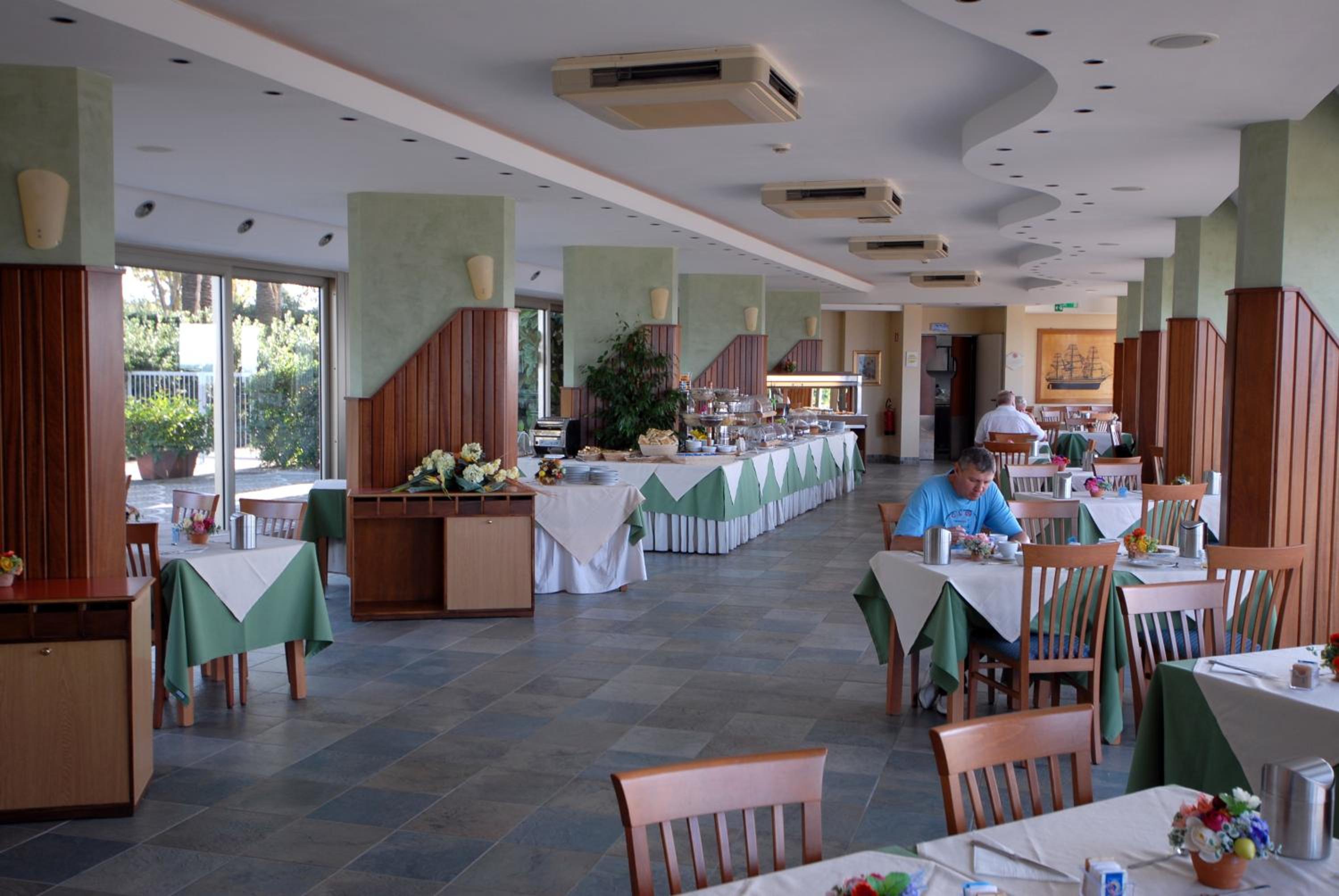 restaurant cafeteria