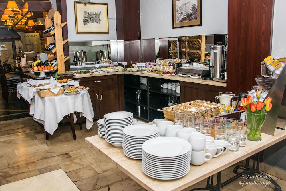 restaurant cafeteria