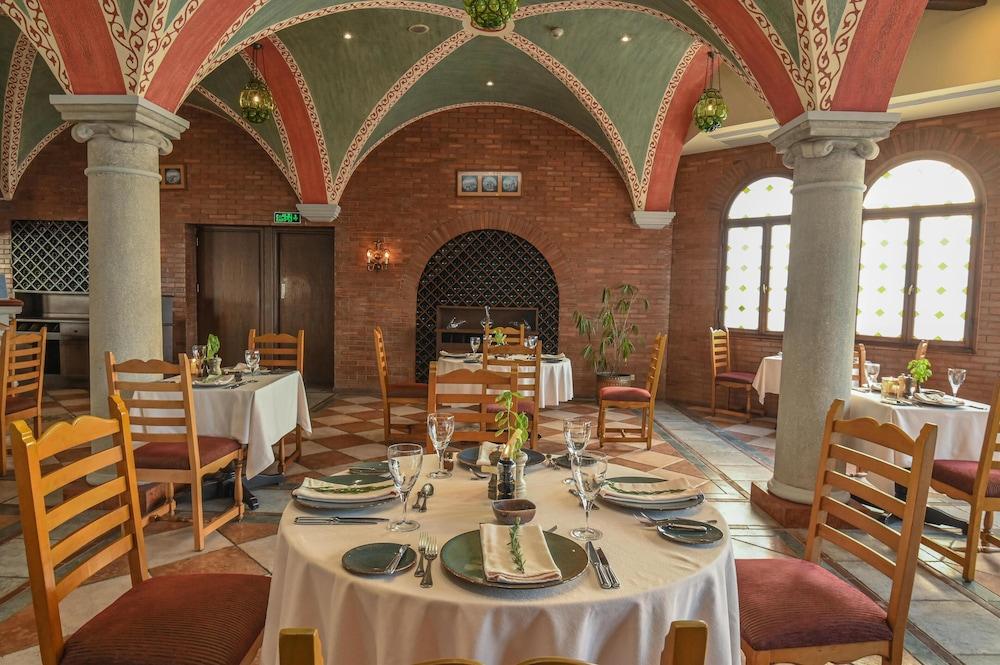 restaurant cafeteria