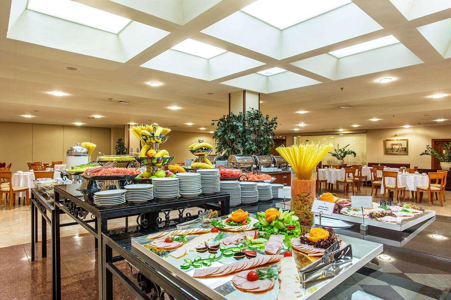 restaurant cafeteria