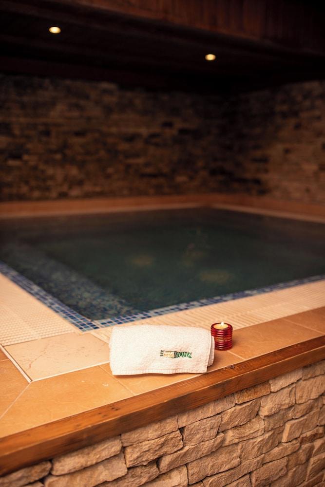 swimming pool spa