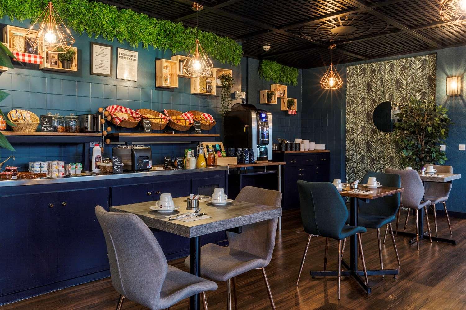 restaurant cafeteria