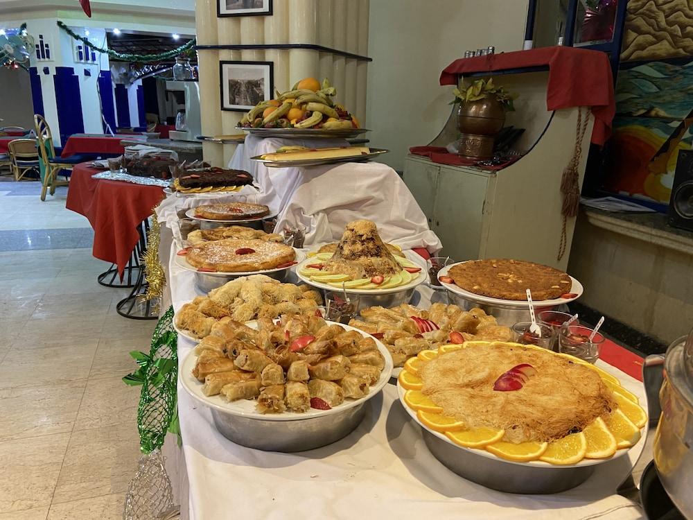 restaurant cafeteria