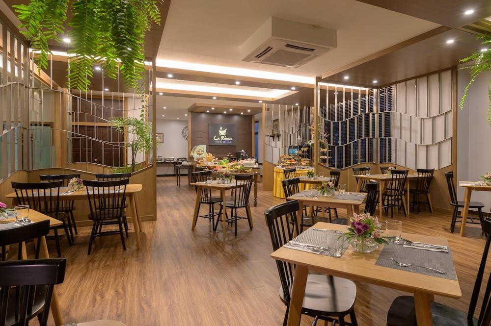 restaurant cafeteria