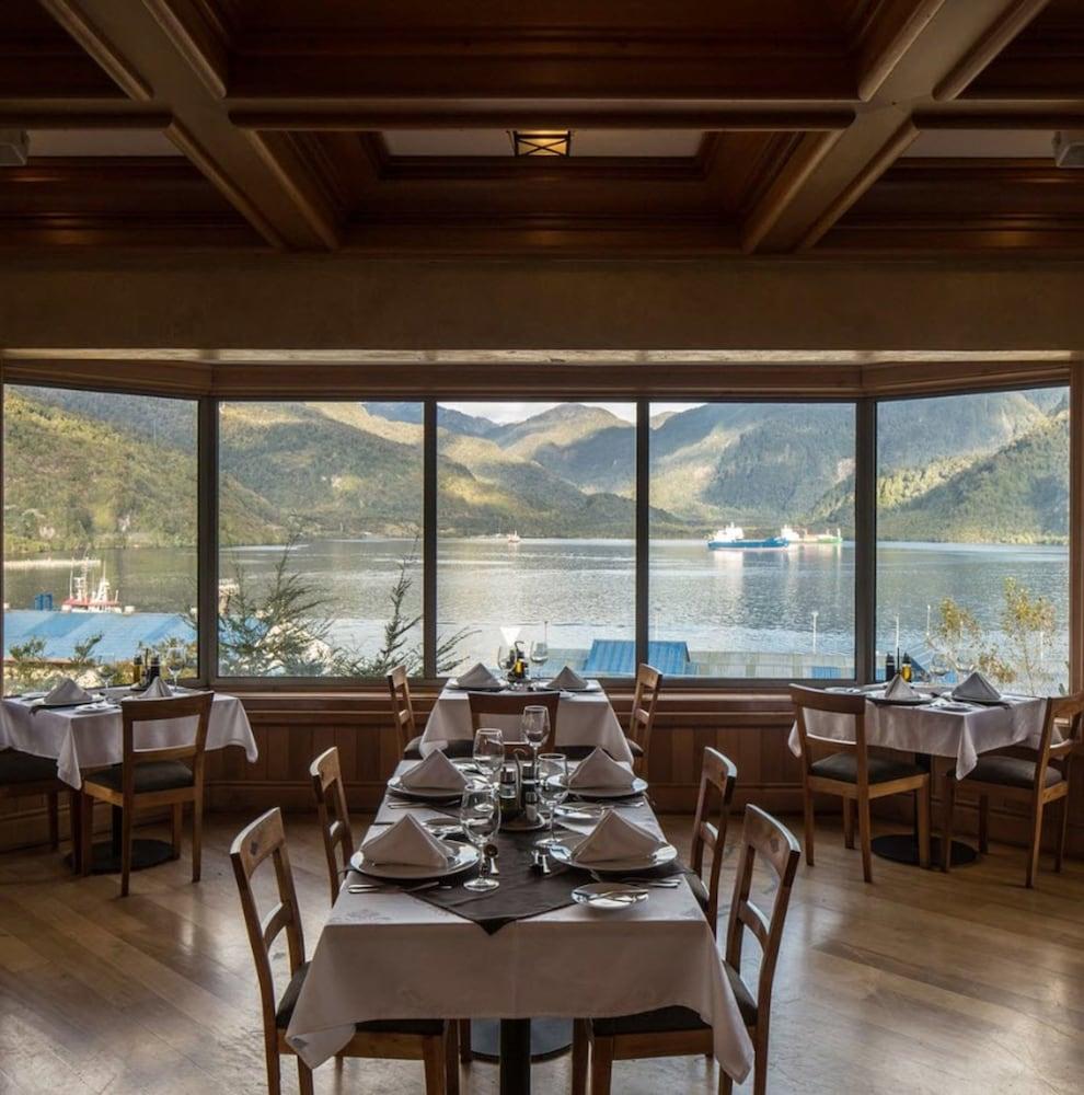 restaurant cafeteria