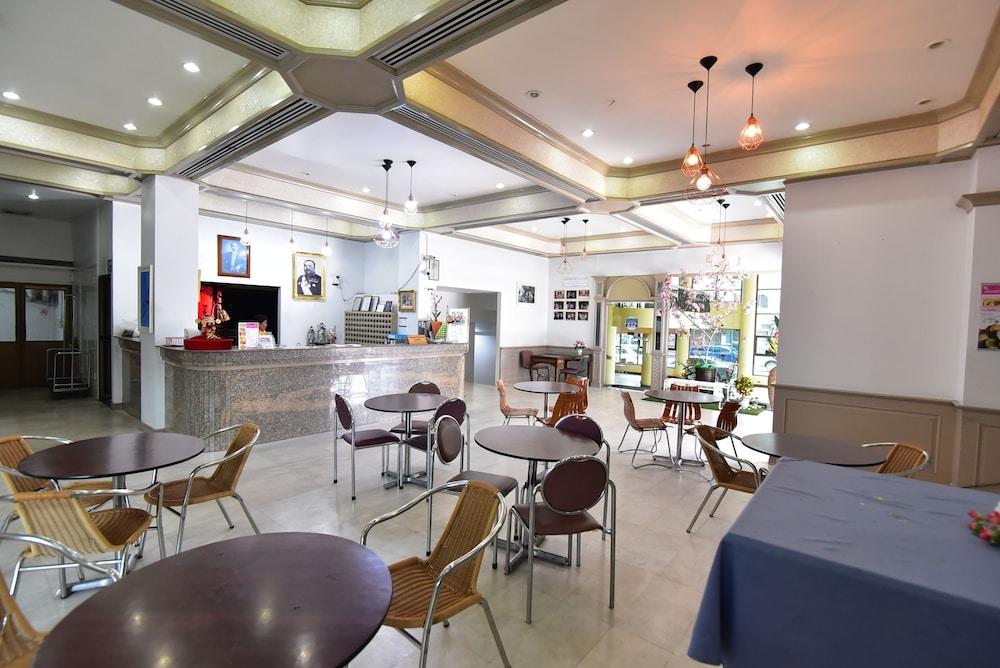 restaurant cafeteria
