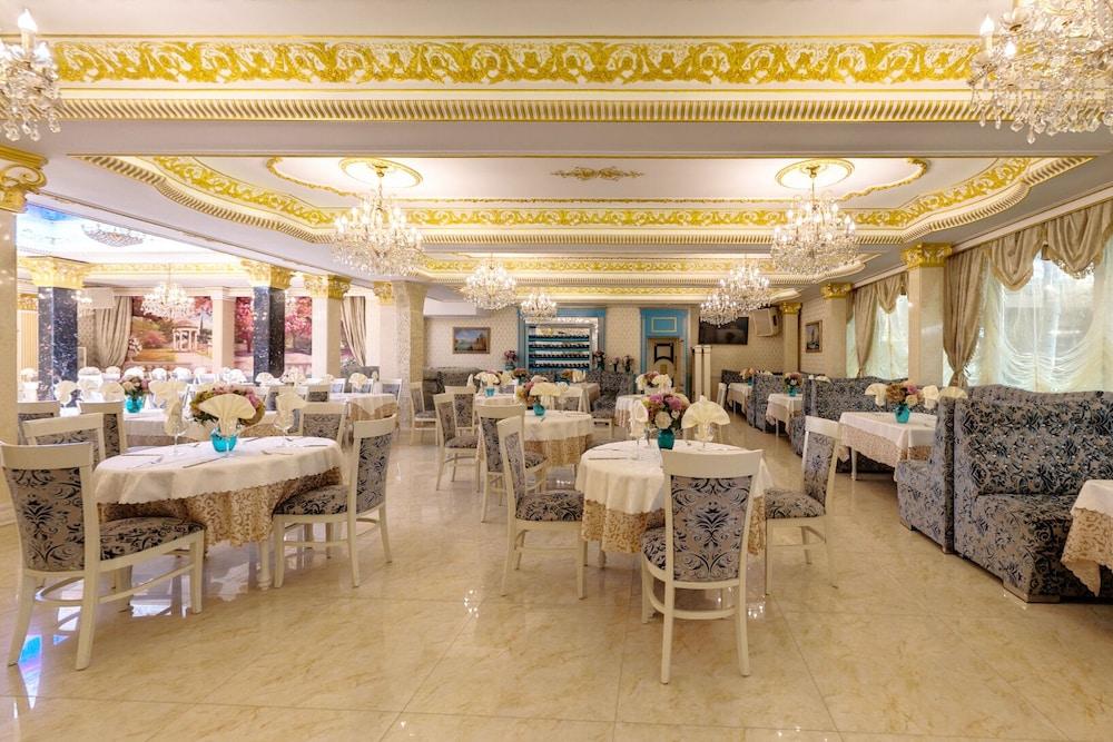 restaurant cafeteria