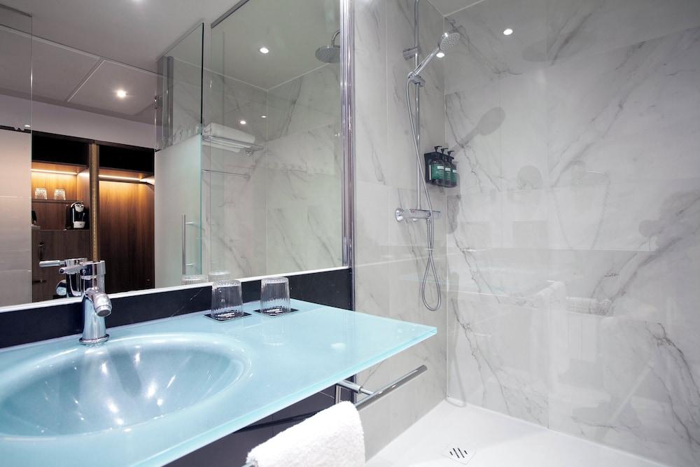 swimming pool spa