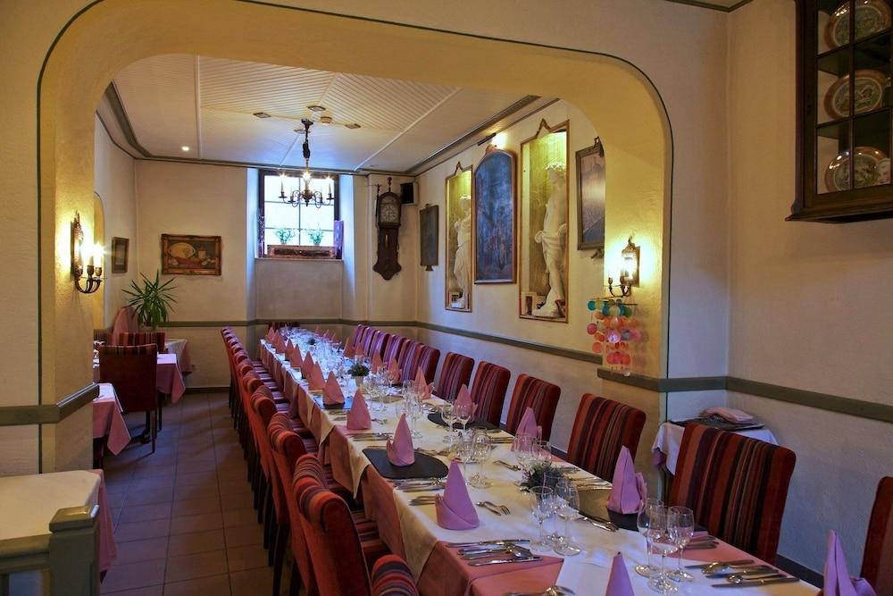 restaurant cafeteria