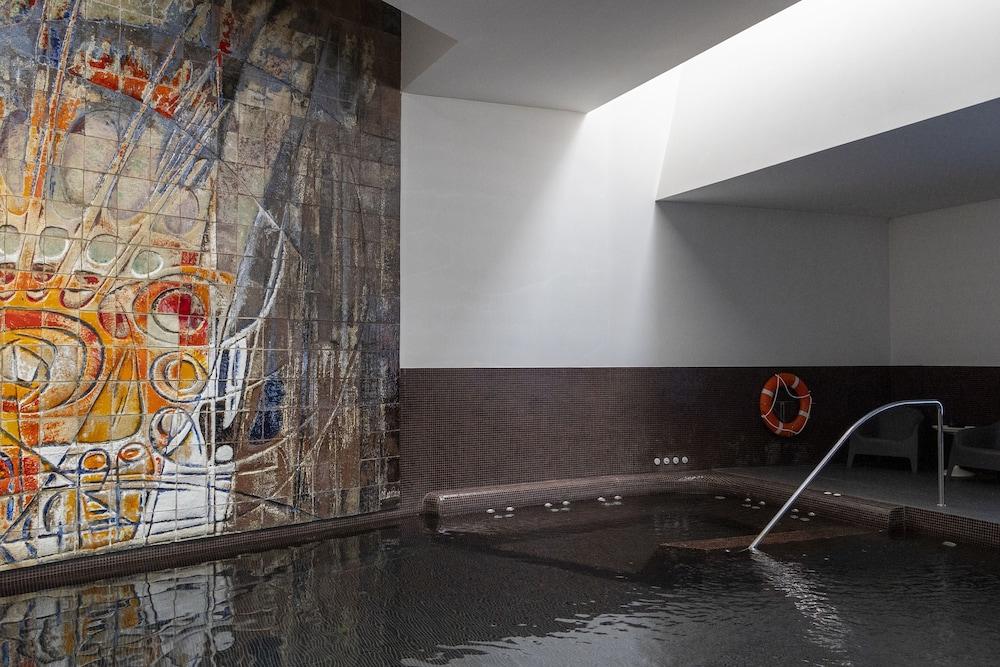 swimming pool spa