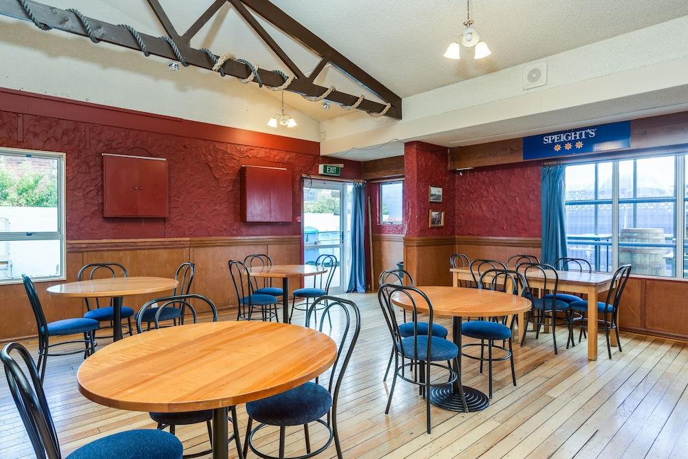 restaurant-cafeteria