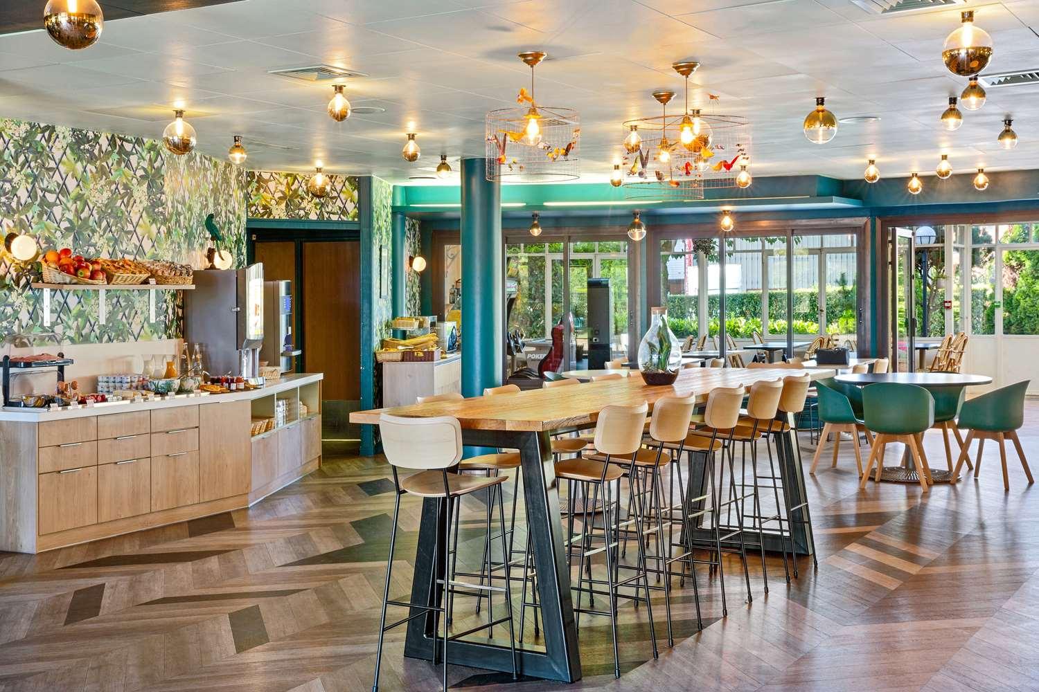 restaurant cafeteria
