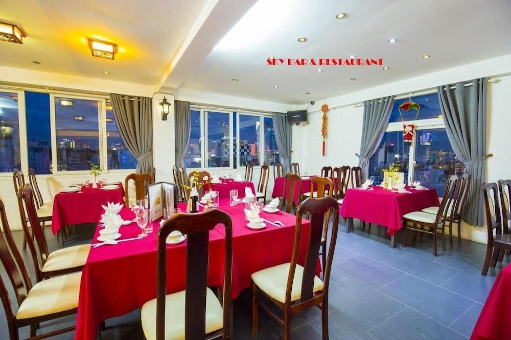restaurant cafeteria