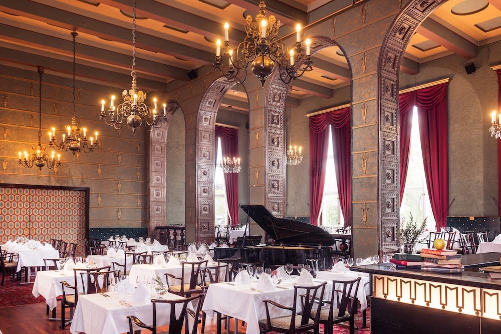 restaurant cafeteria