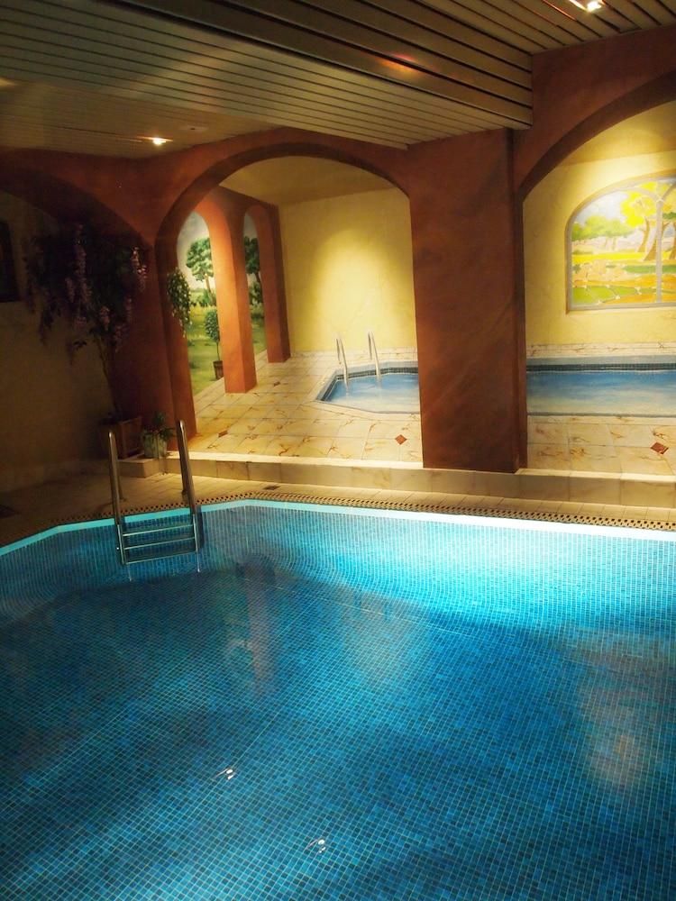 swimming pool spa