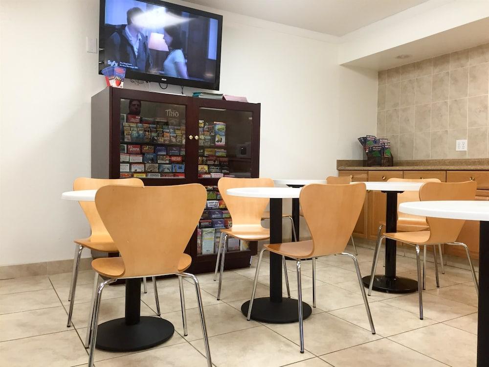 restaurant cafeteria