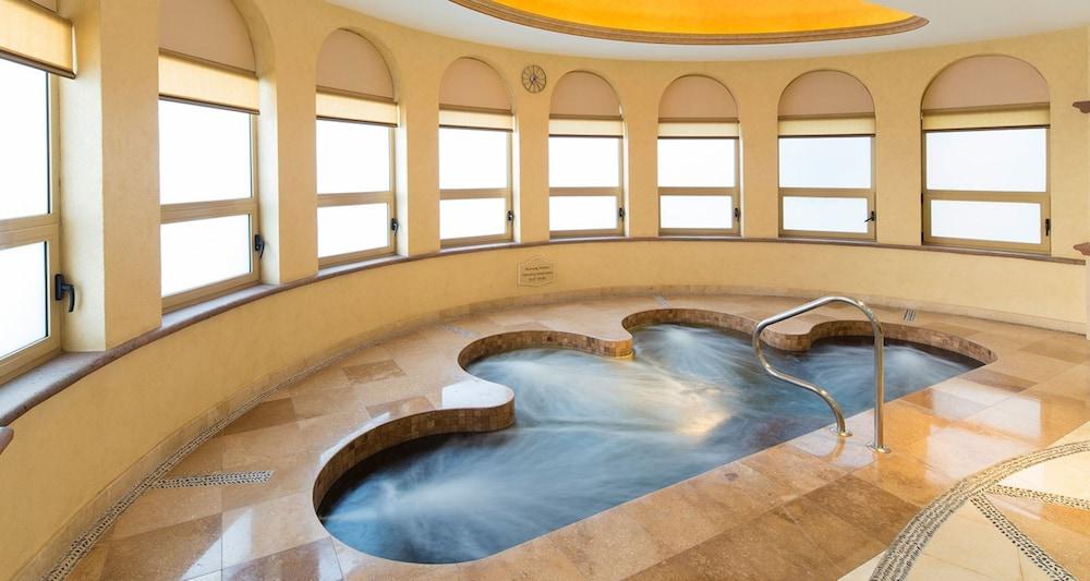 swimming pool spa