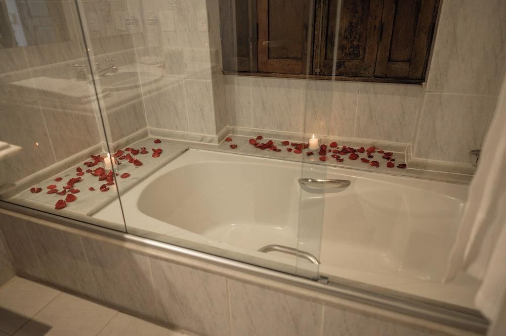 swimming pool spa