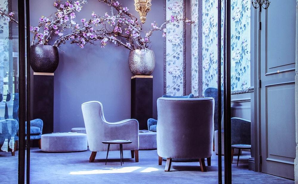 lobby