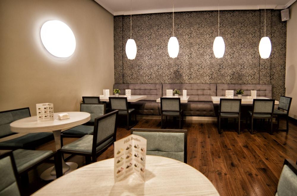 restaurant cafeteria