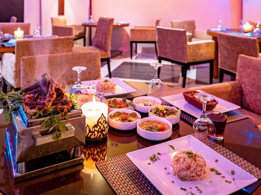 restaurant cafeteria